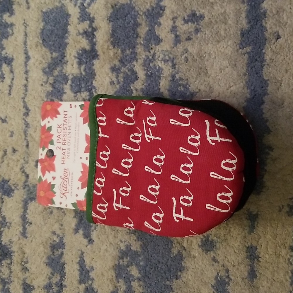 NWT Kitchen Oven Mits